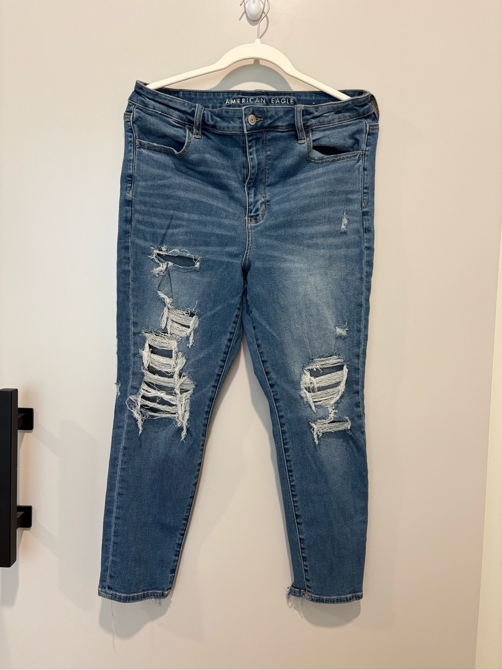 American Eagle Outfitters Women's Ripped Medium Super High Rise Jegging